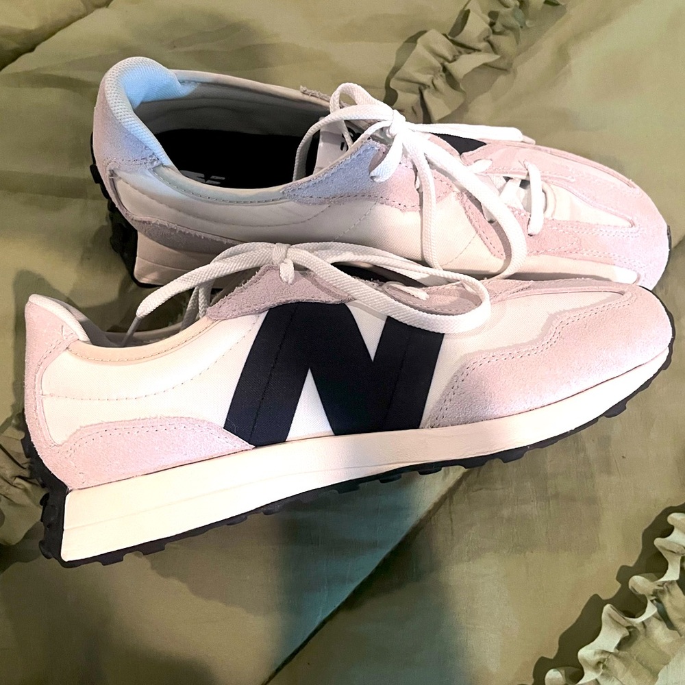 New balance tennis shoes